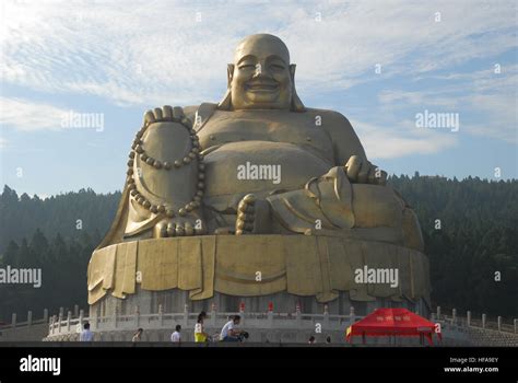 Thousand Buddha Mountain Heybeli Adası Üzerinde Bir Şehri Aşırın!