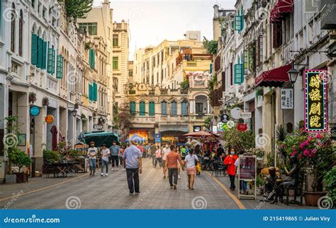  Zhongshan Shiqi Ancient Town: Tarihi Çinli mimarinin ve hareketli pazarların uyumu!